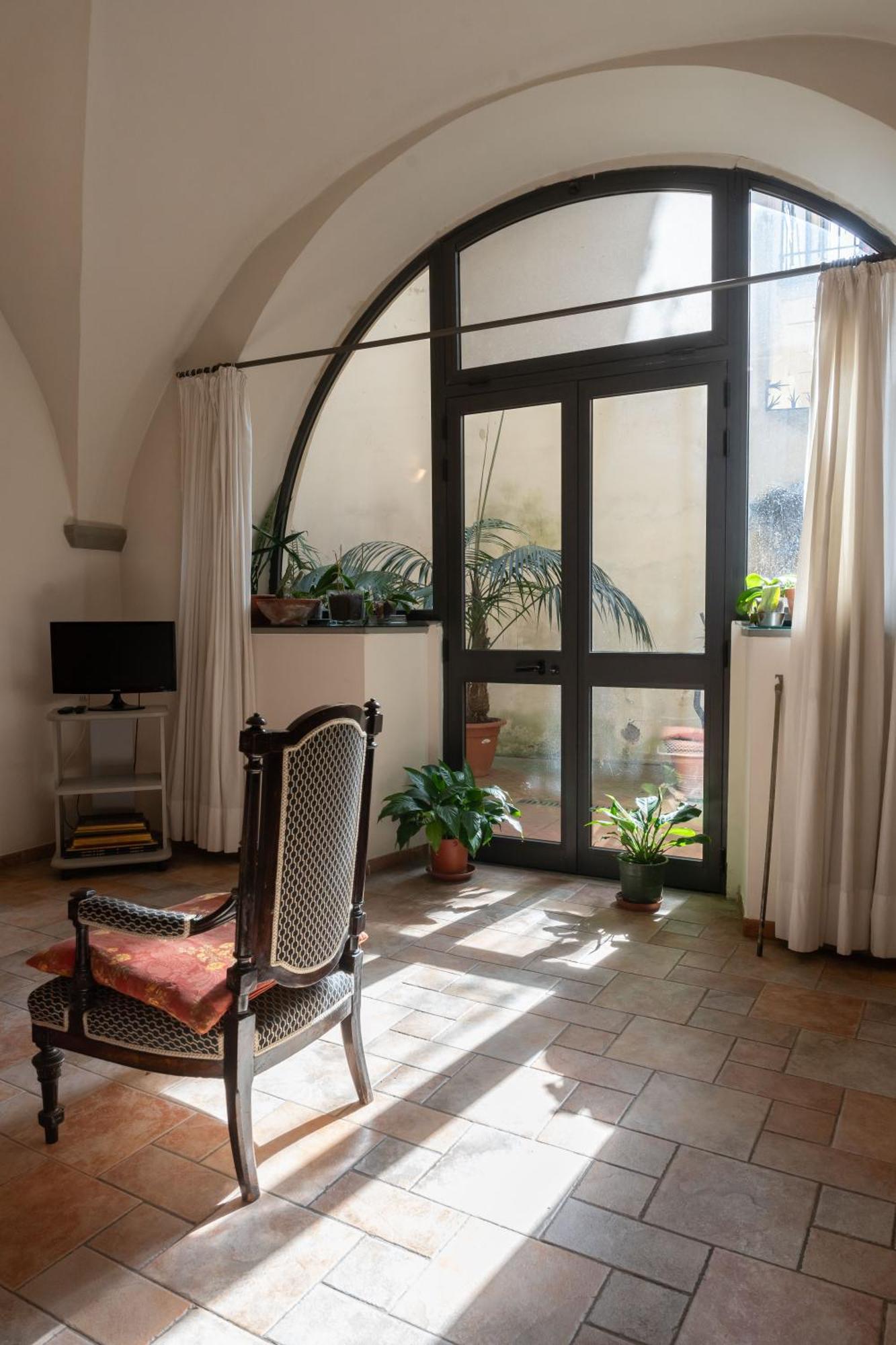 Characteristic In The Center Of * Firenze